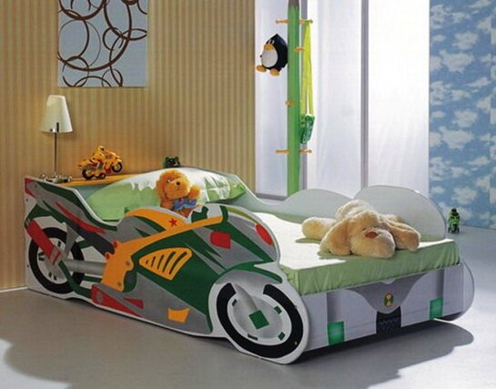 детская кроватка в виде машины