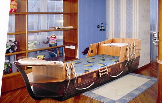 кроватка в виде корабля